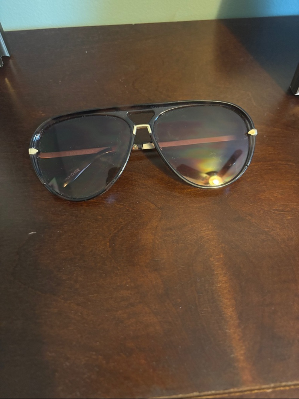 FRYE & CO
Oversized Frame with Tinted Lens